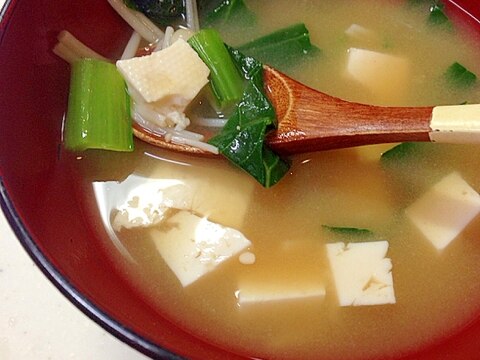 小松菜とえのきと豆腐のお味噌汁